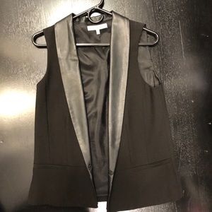 Robbi & Nikki black sleeveless vest